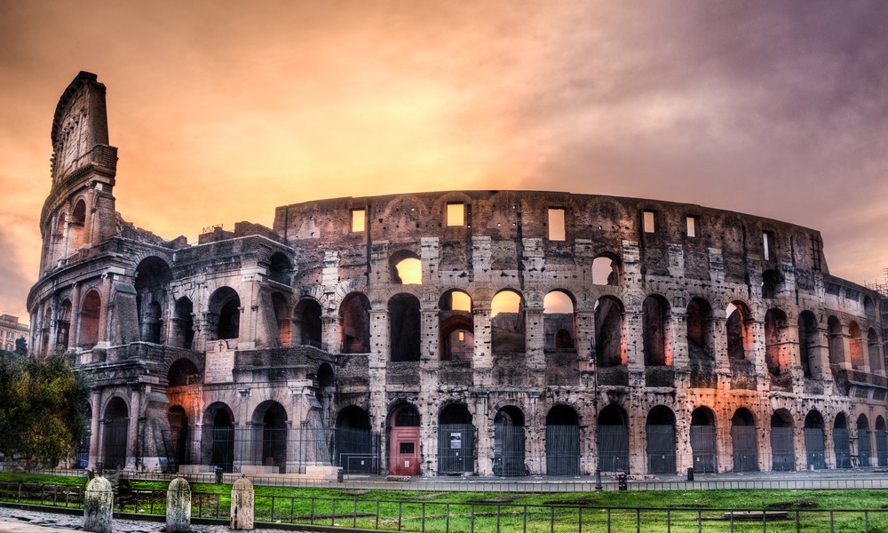 The Colosseum - the largest amphitheatre ever built - 5 Minuti d