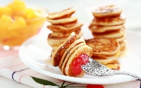 Food_Bread_rolls_croissants_Delicious_pancakes_031703_